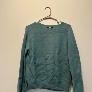 Uniqlo Women's Blue Crew Neck Sweater
